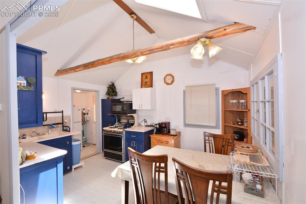 Image 8 of 16: Kitchen