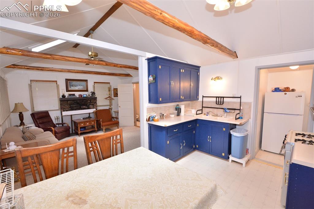 Image 9 of 16: Kitchen