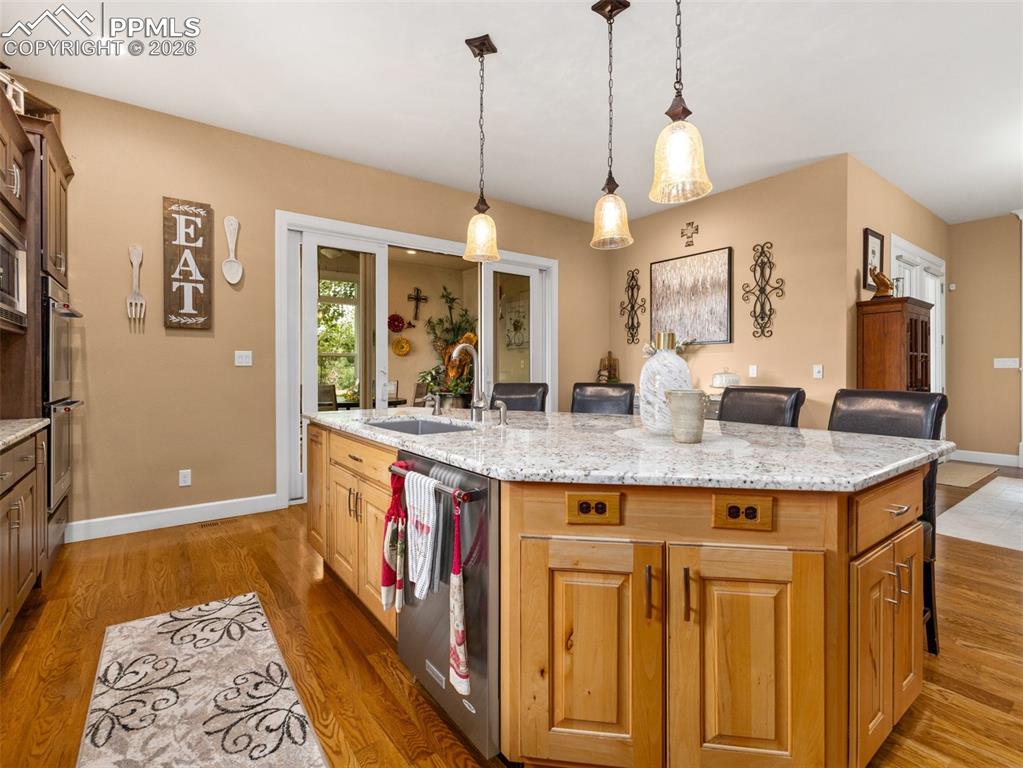 Image 13 of 44: Kitchen