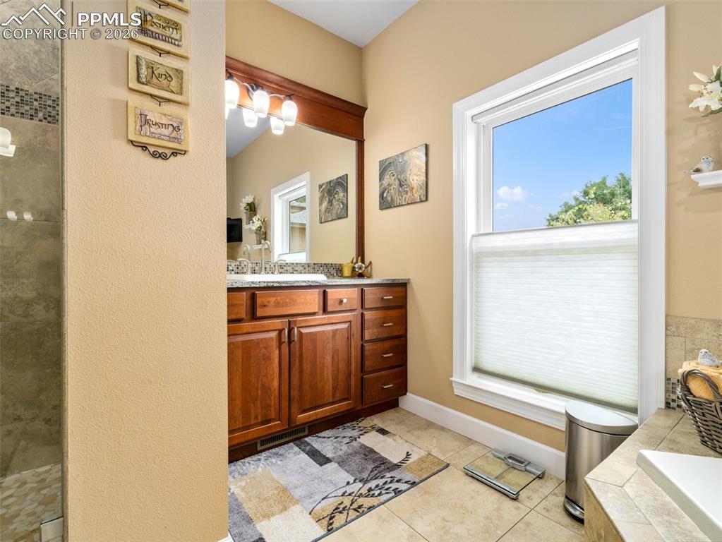 Image 22 of 44: Master Bathroom