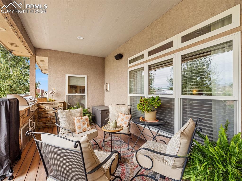 Image 37 of 44: Deck