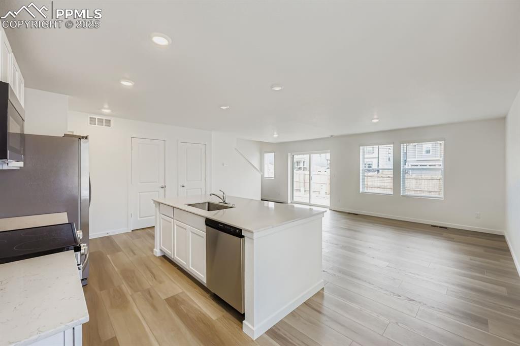 Image 4 of 13: Kitchen