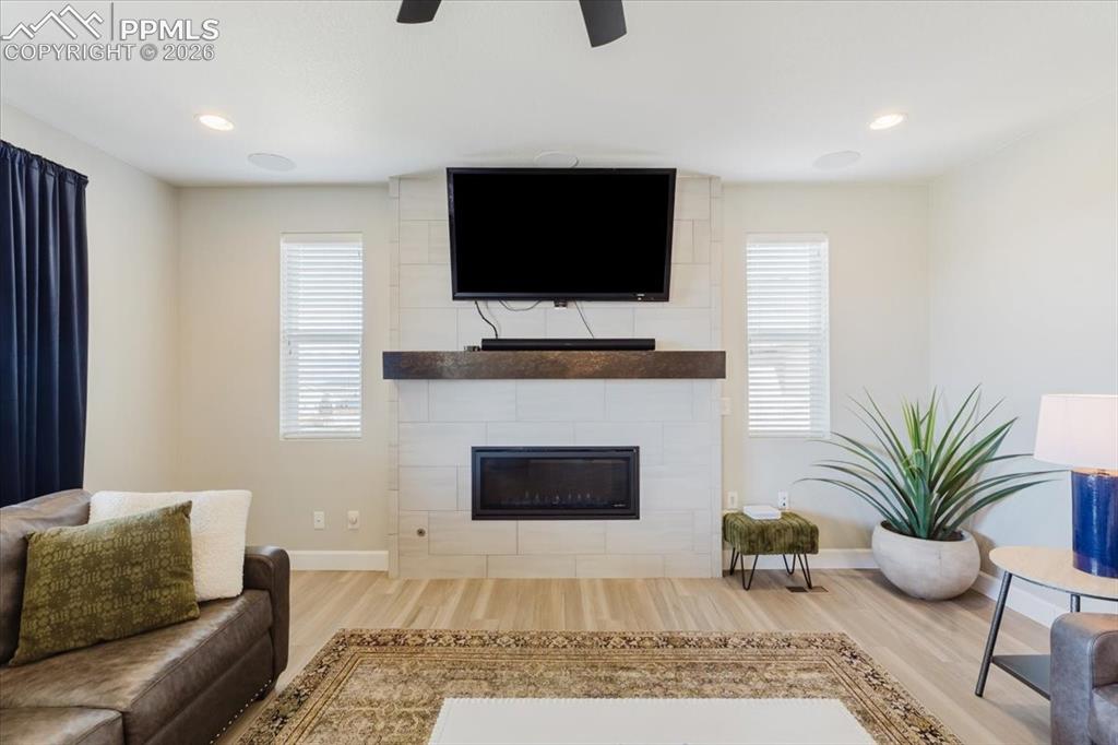 Image 14 of 49: Living Room