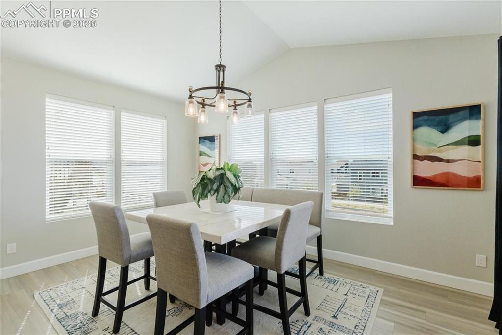 Image 18 of 49: Dining Area