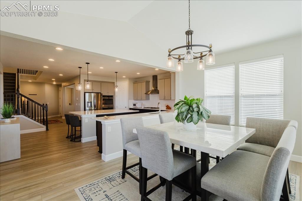 Image 19 of 49: Dining Area