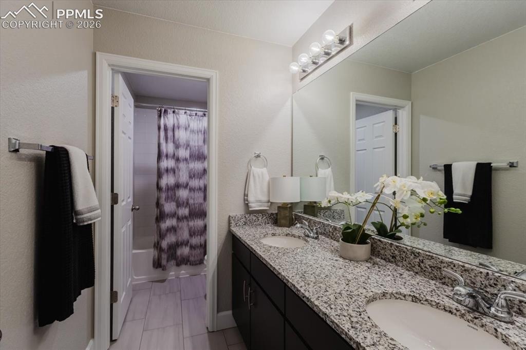 Image 37 of 49: Bathroom