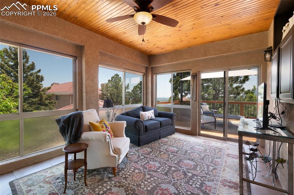 Image 16 of 50: Cozy Sun Room