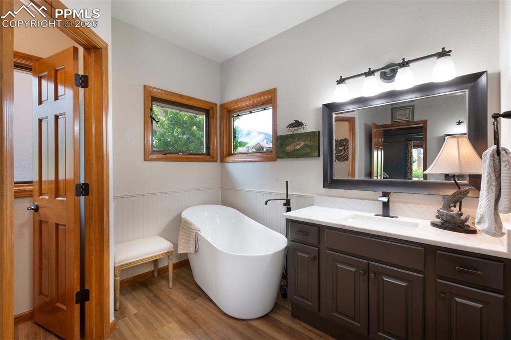 Image 21 of 50: Tranquil Primary Bath