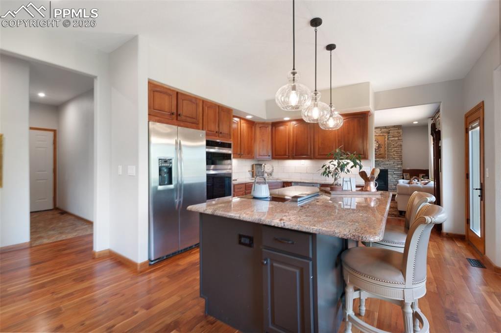 Image 5 of 50: Spacious Center Island With Storage