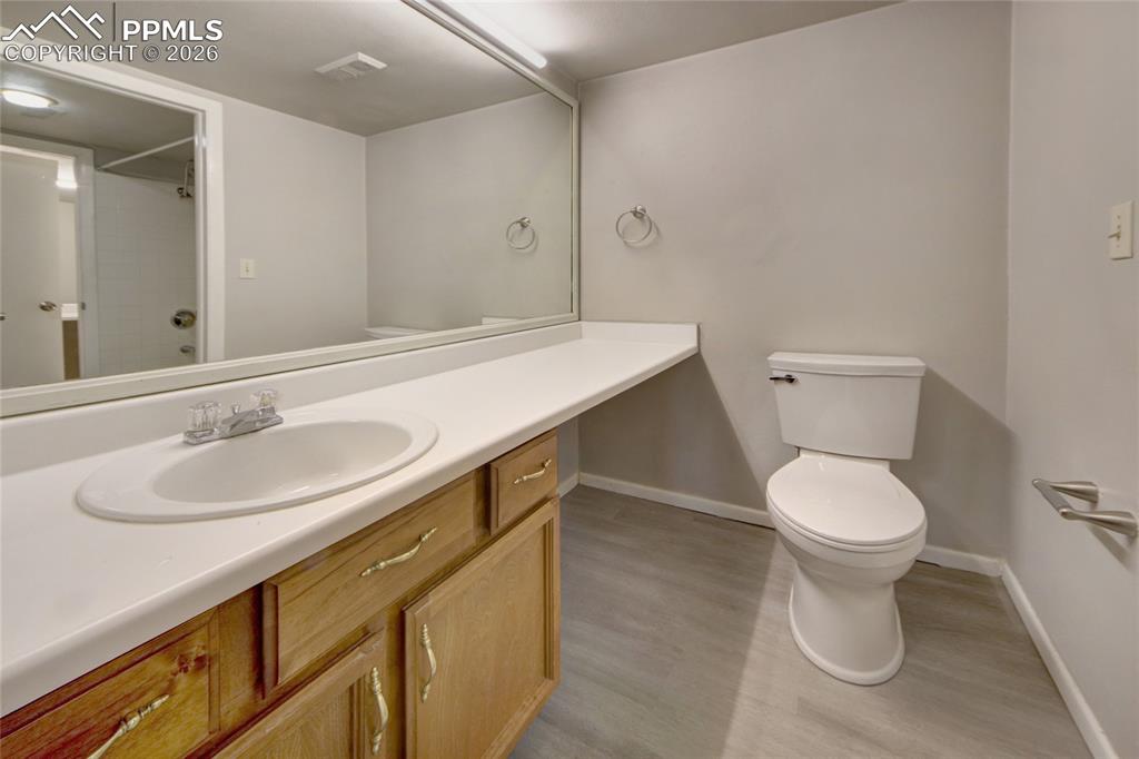 Image 12 of 20: Bathroom