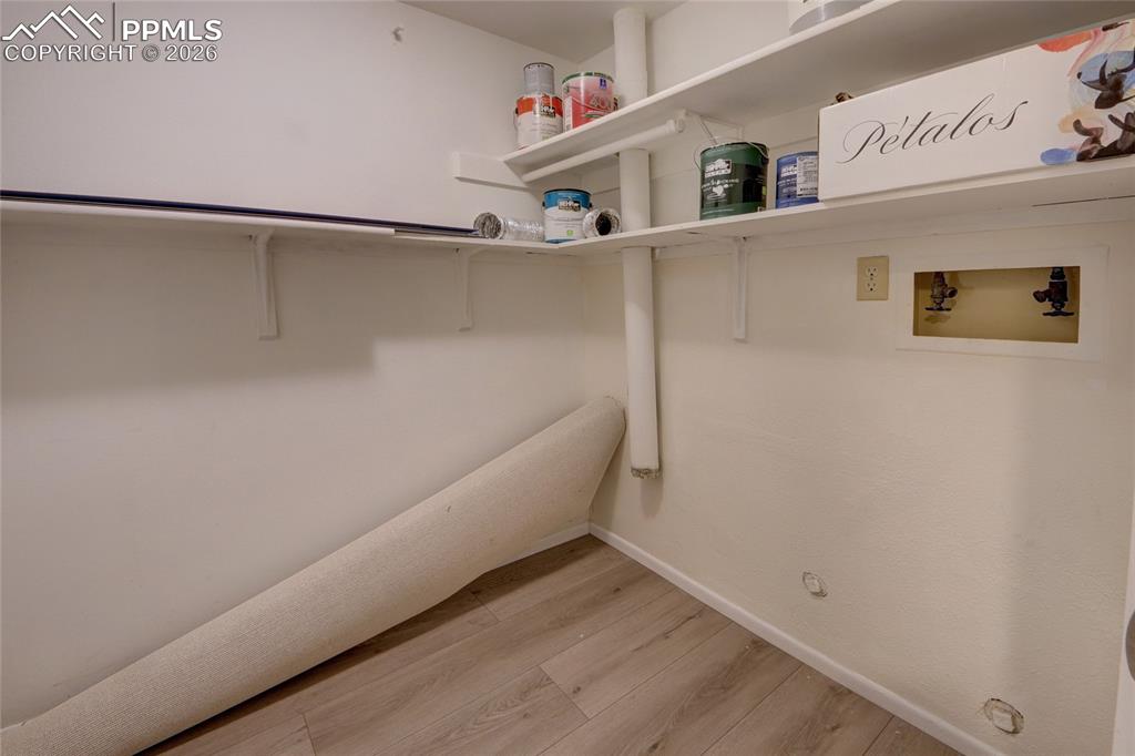 Image 17 of 20: Closet