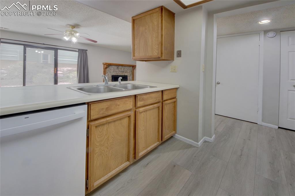 Image 8 of 20: Kitchen