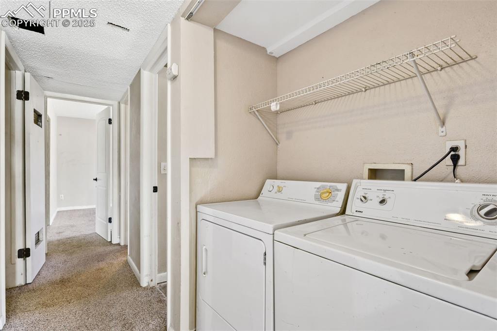 Image 18 of 19: Laundry