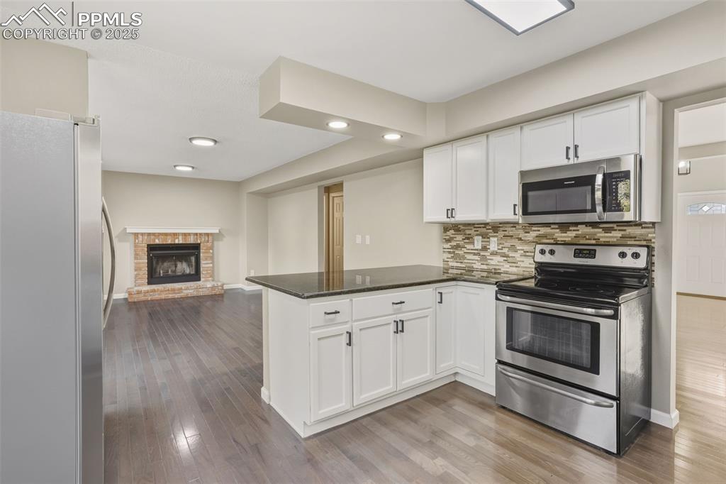 Image 4 of 32: Open concept kitchen, solid hardwood flooring, granite countertops