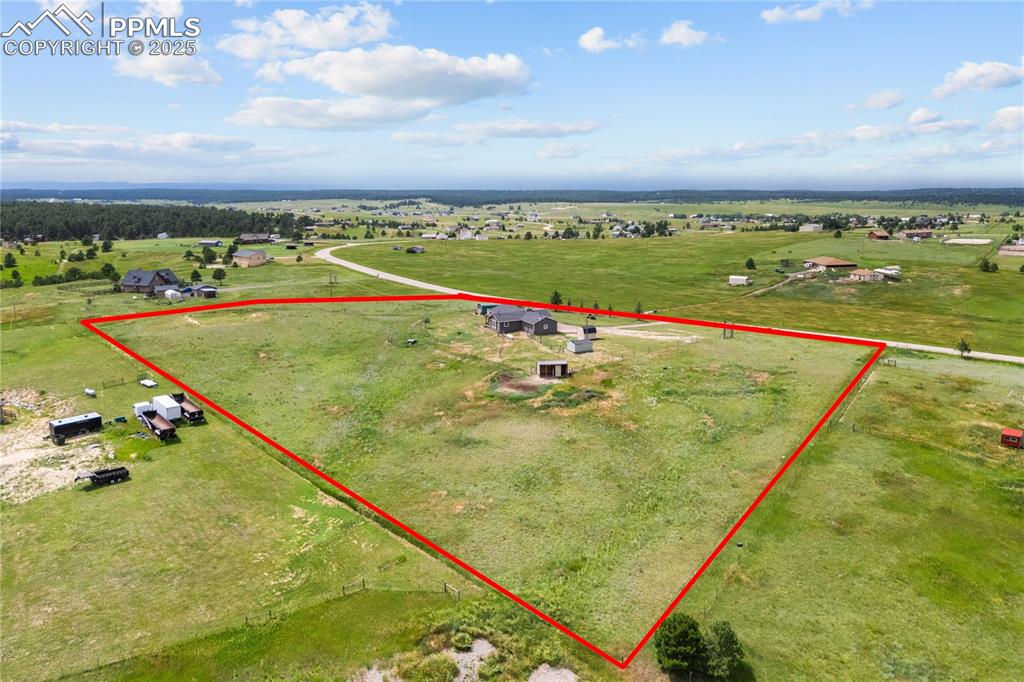 Image 38 of 39: "Property Lines are Approximate and not a survey"