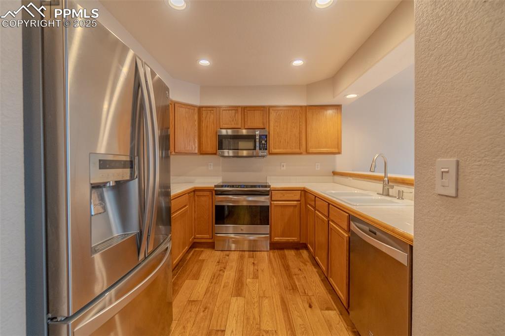 Image 10 of 46: Kitchen