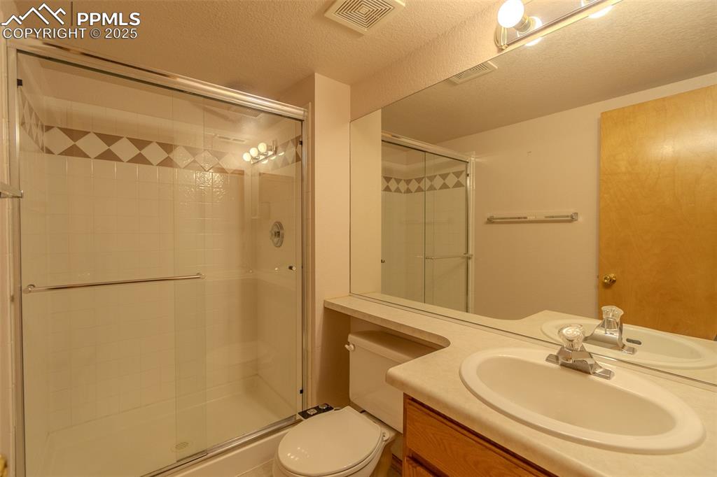 Image 45 of 46: Bathroom