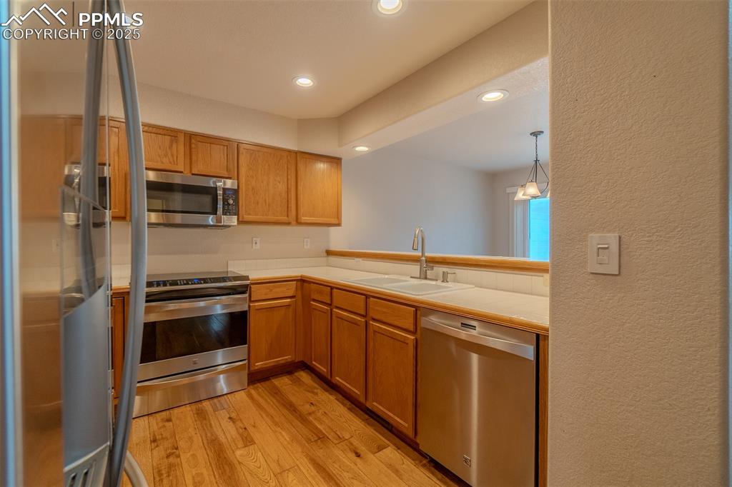 Image 9 of 46: Kitchen