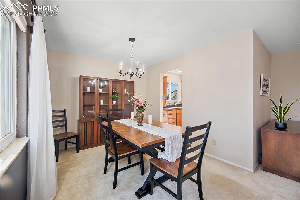 Image 10 of 48: Dining room