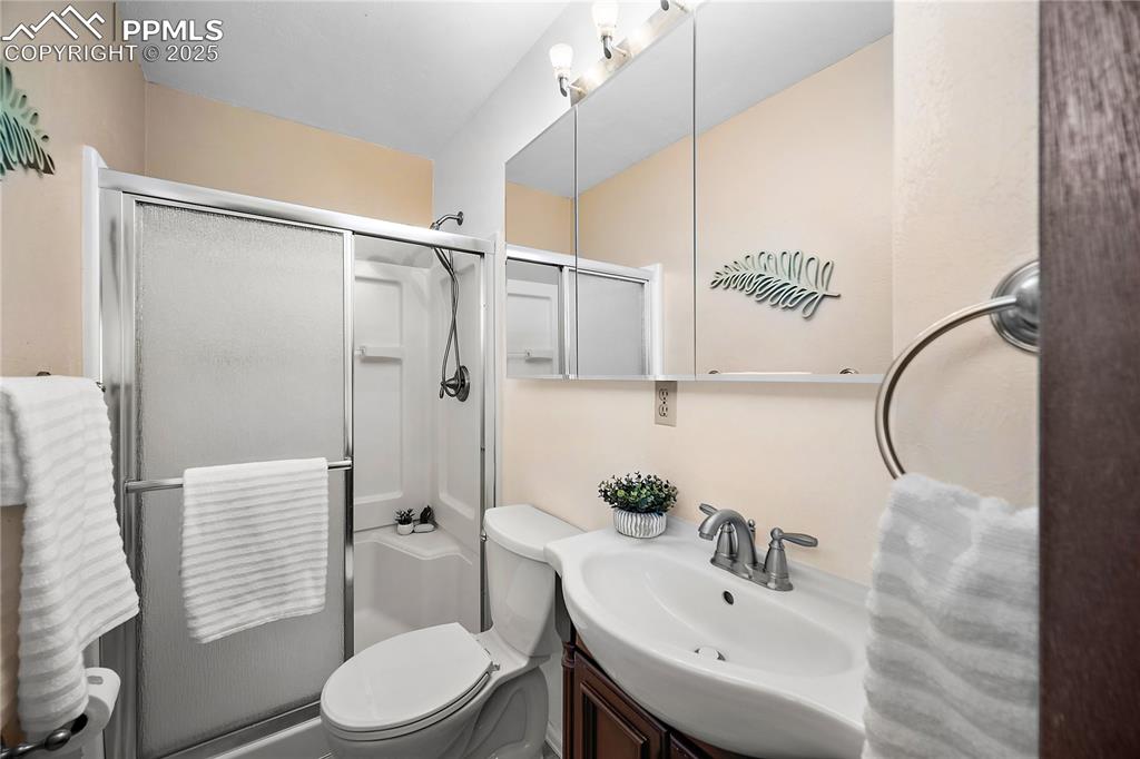 Image 23 of 48: Updated attached 3/4 primary bath. 