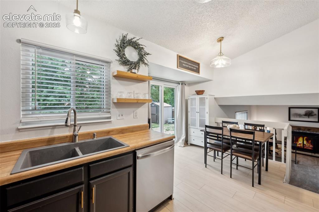 Image 7 of 37: Kitchen