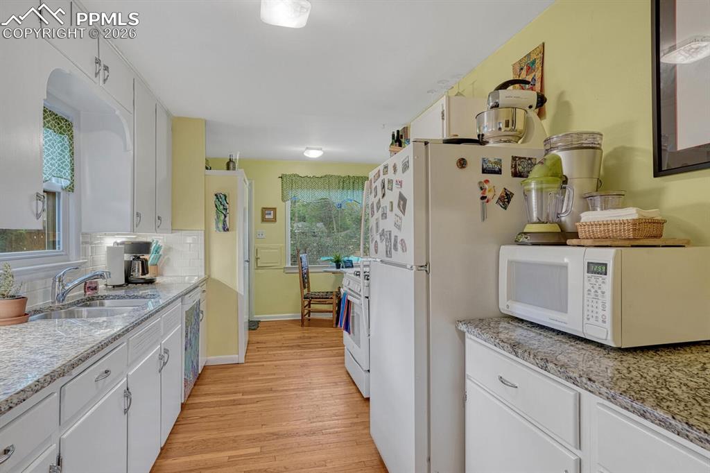 Image 10 of 48: Kitchen