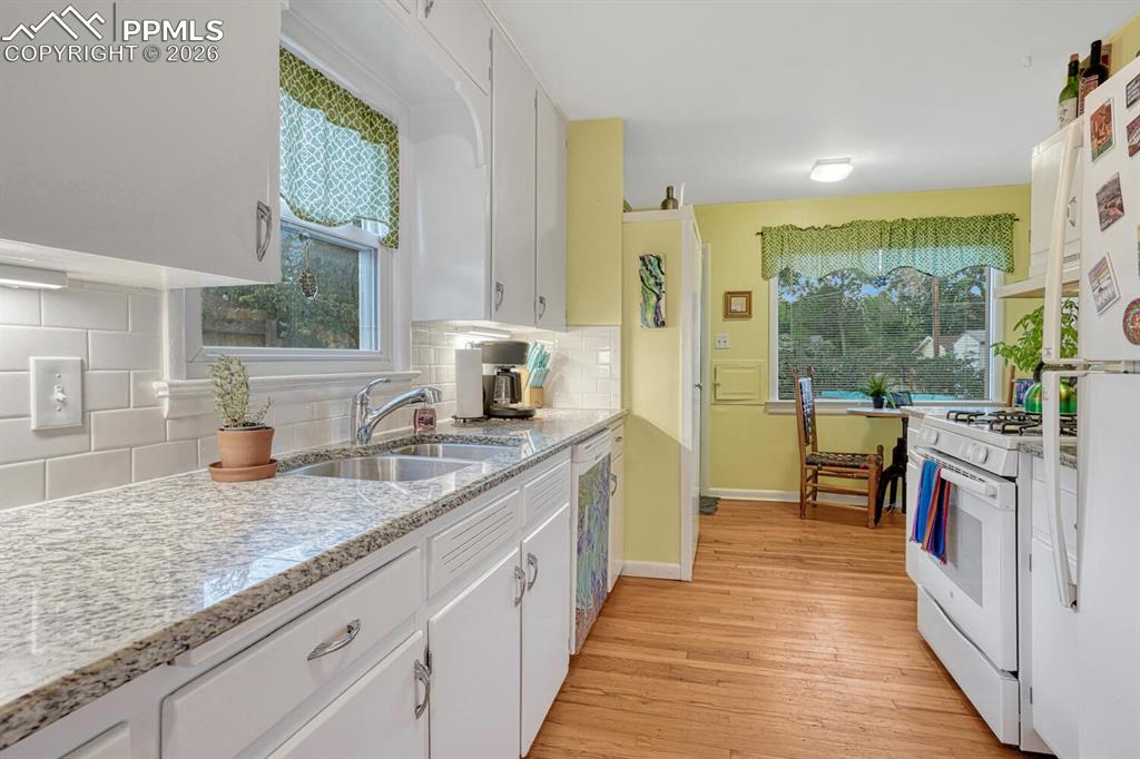 Image 13 of 48: Kitchen