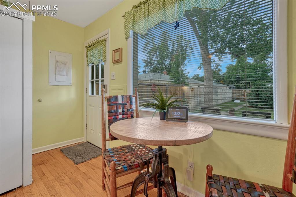 Image 15 of 48: Dining Area