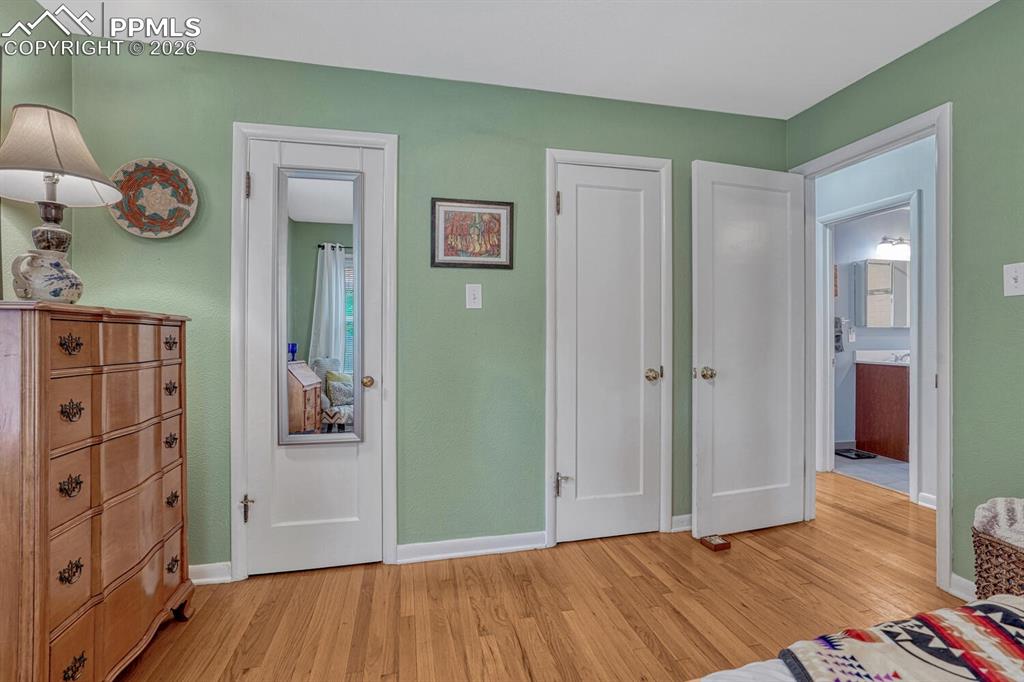 Image 19 of 48: Bedroom