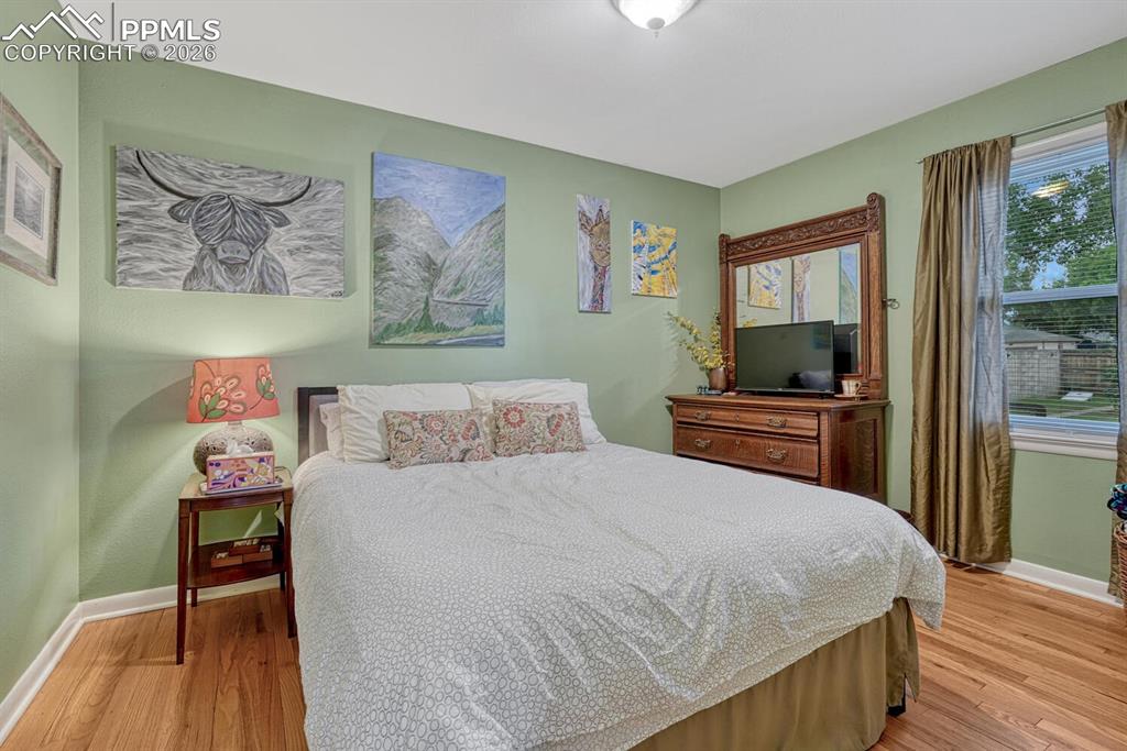 Image 25 of 48: Bedroom