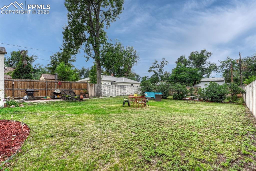 Image 29 of 48: Yard