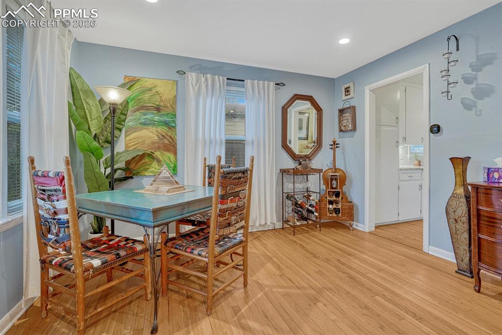 Image 7 of 48: Dining Area