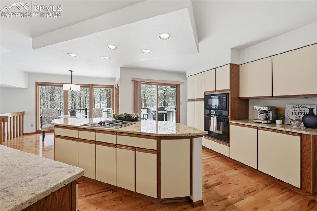 Image 10 of 45: Tons of storage and natural light!