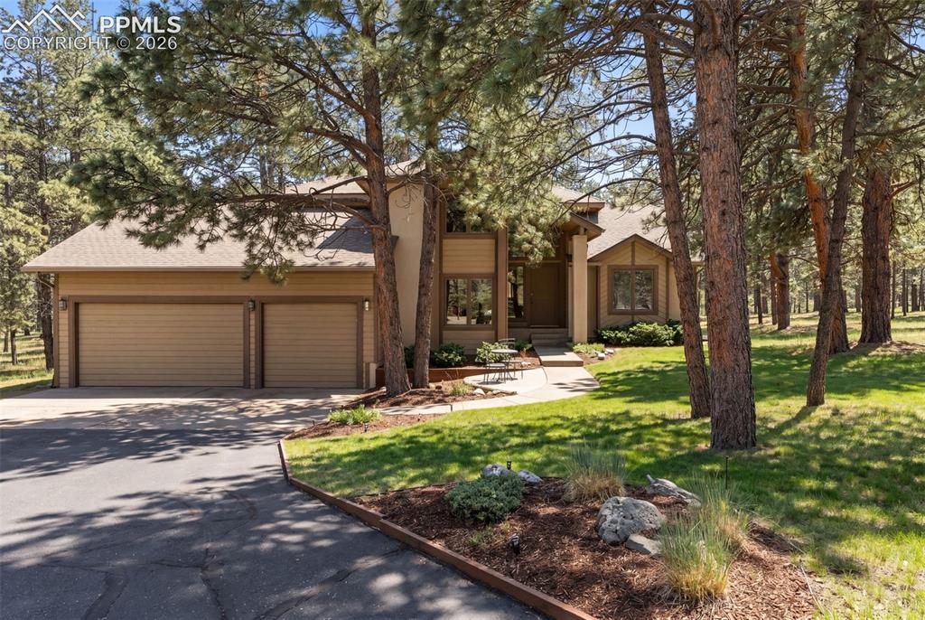 Image 3 of 45: Beautiful home on 2.5 acres!