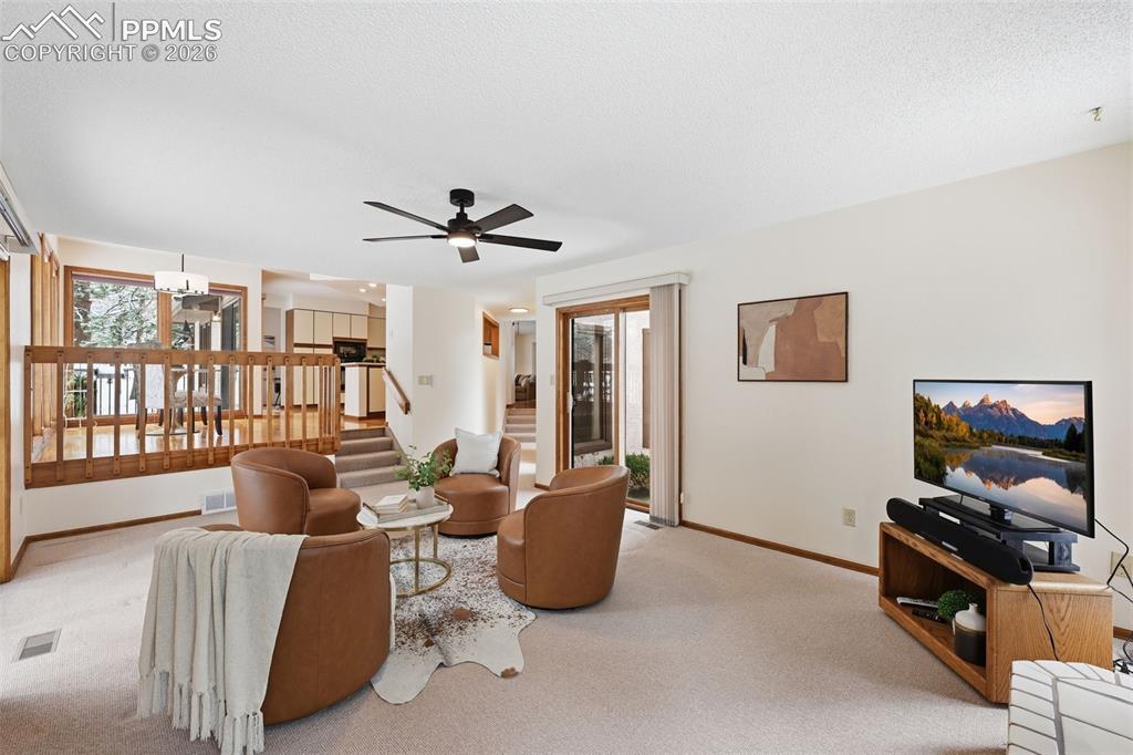 Image 8 of 45: Spacious and cozy family room!
