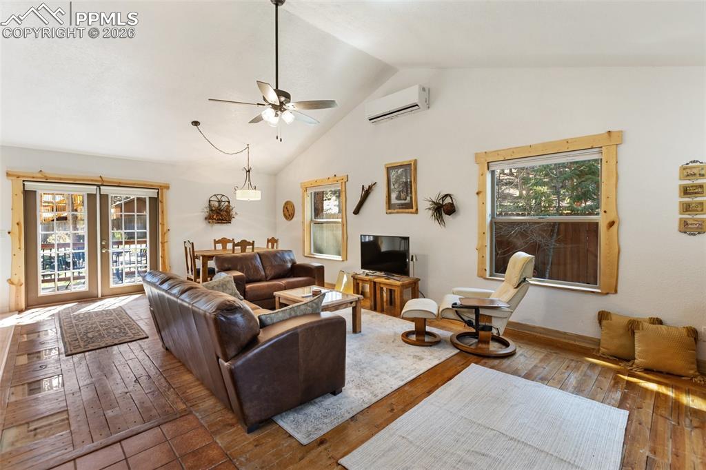 Image 15 of 44: Living Room