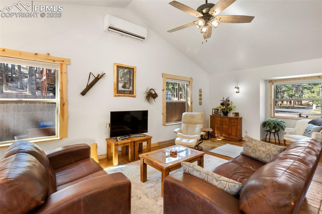 Image 17 of 44: Living Room