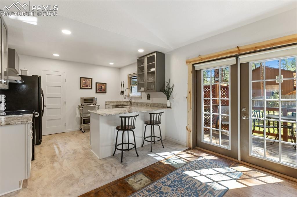 Image 18 of 44: Kitchen