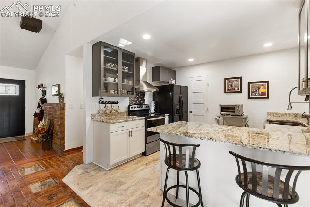 Image 19 of 44: Kitchen