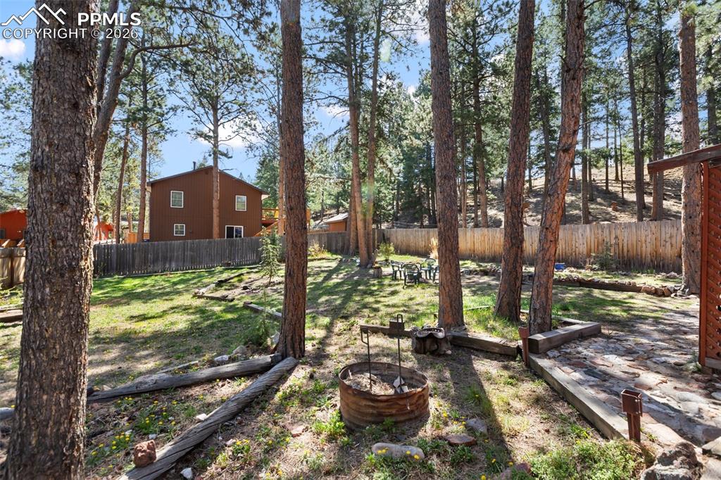 Image 32 of 44: Yard