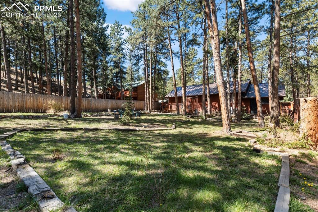 Image 36 of 44: Yard