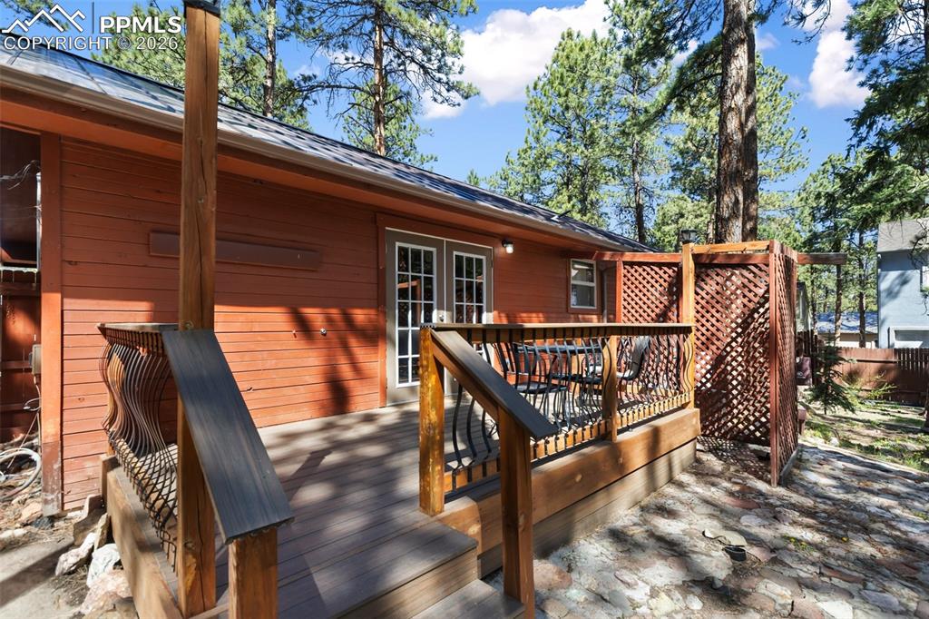 Image 37 of 44: Deck