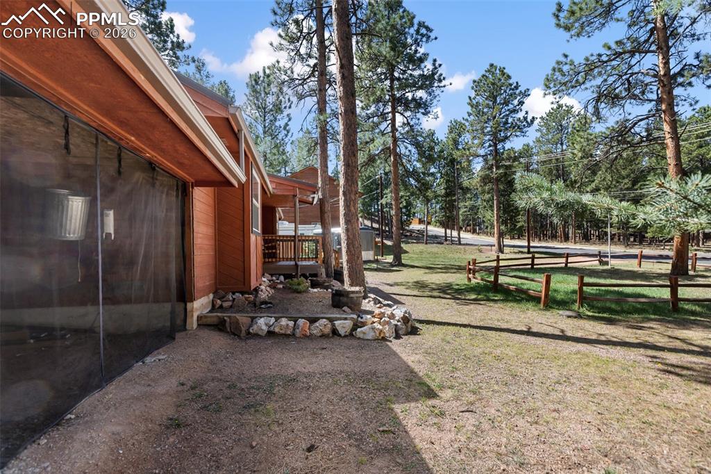 Image 39 of 44: Yard