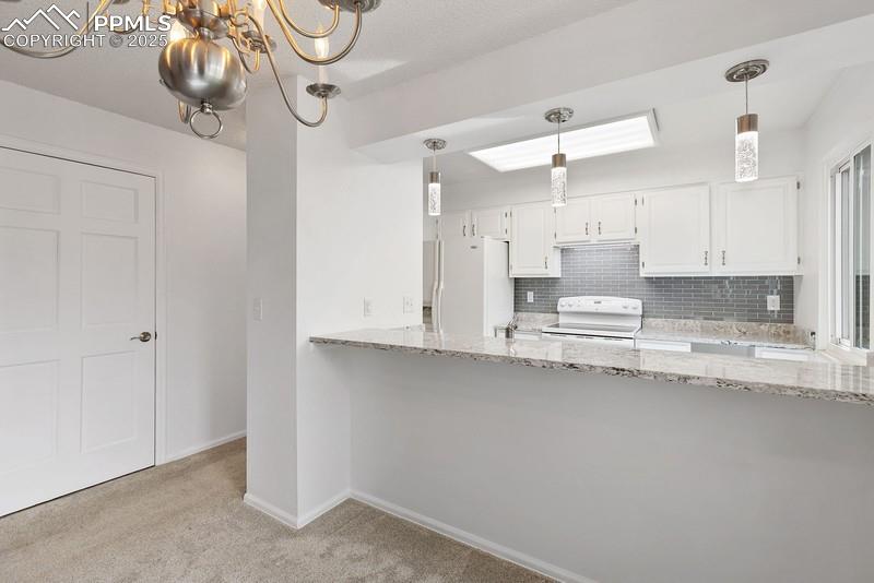 Image 16 of 30: Kitchen