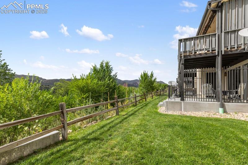 Image 22 of 30: Back of Structure