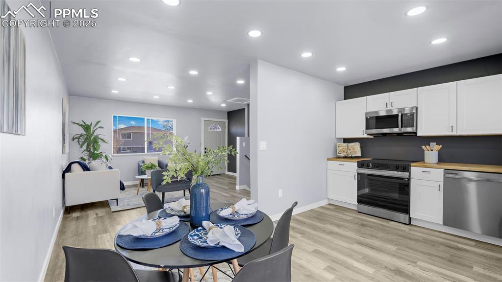 Image 13 of 44: Kitchen