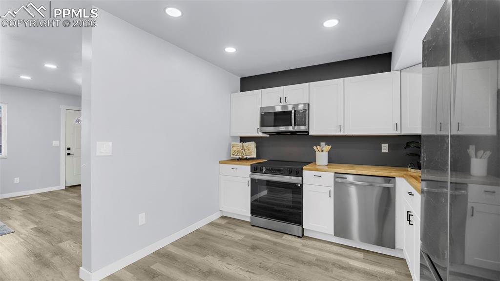 Image 15 of 44: Kitchen