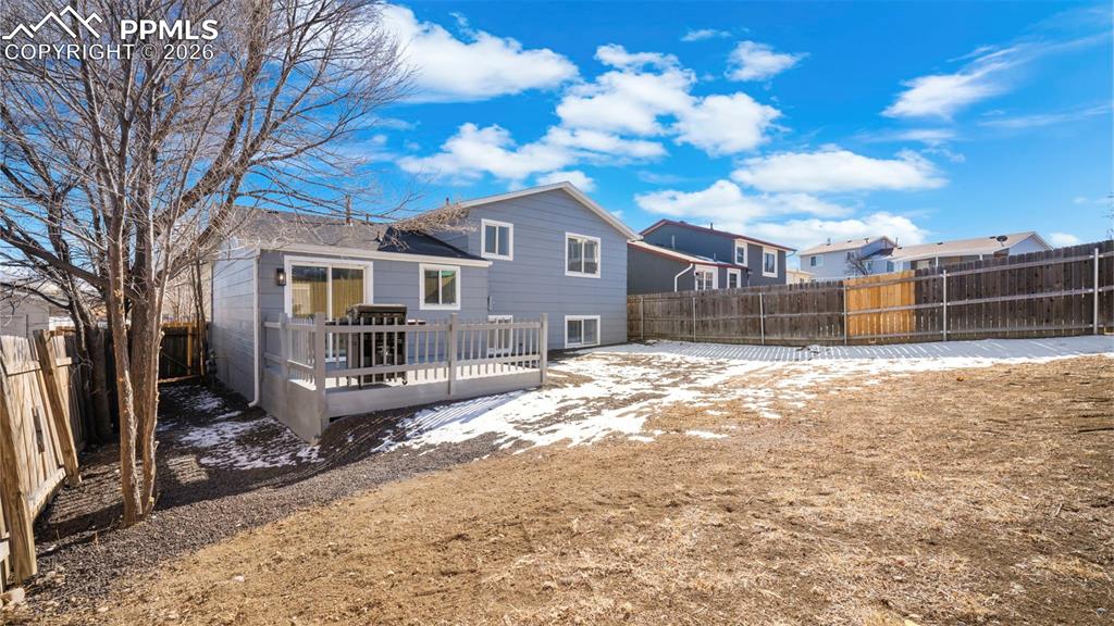 Image 31 of 44: Nice 12x12 deck