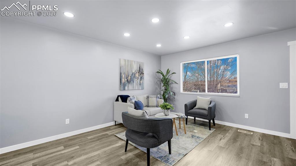 Image 7 of 44: Lots of natural light