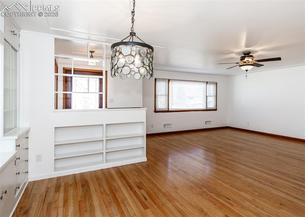 Image 12 of 50: Dining Area